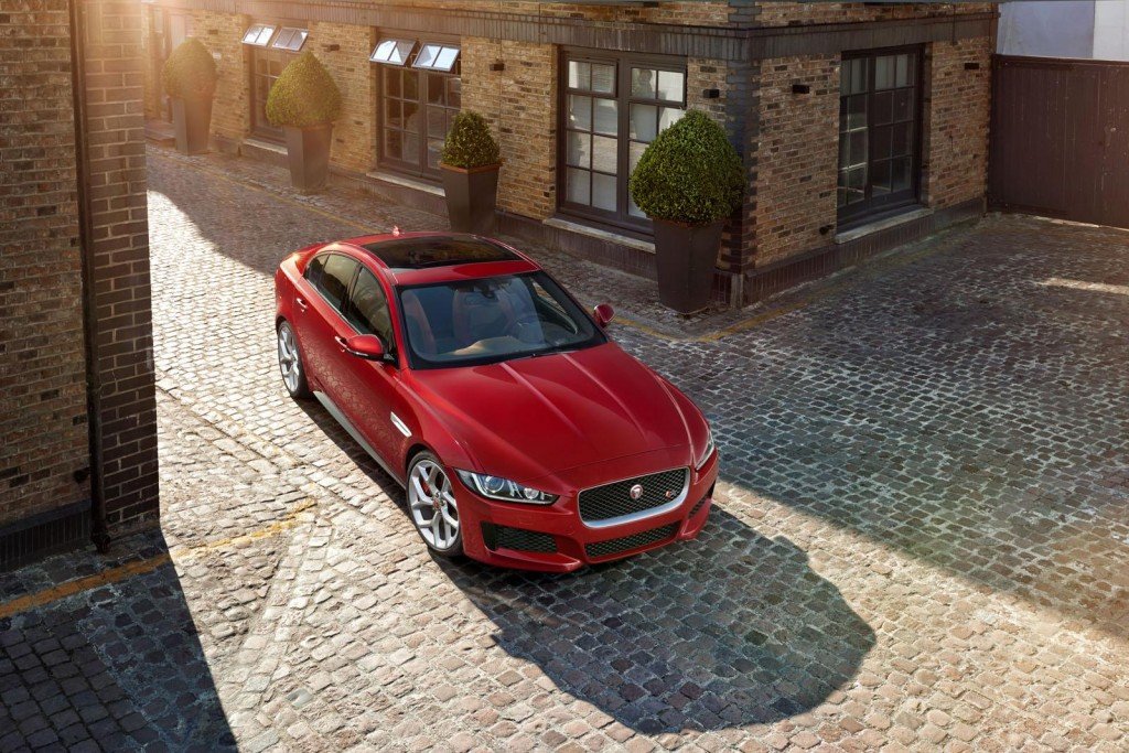 Jaguar XE sunroof