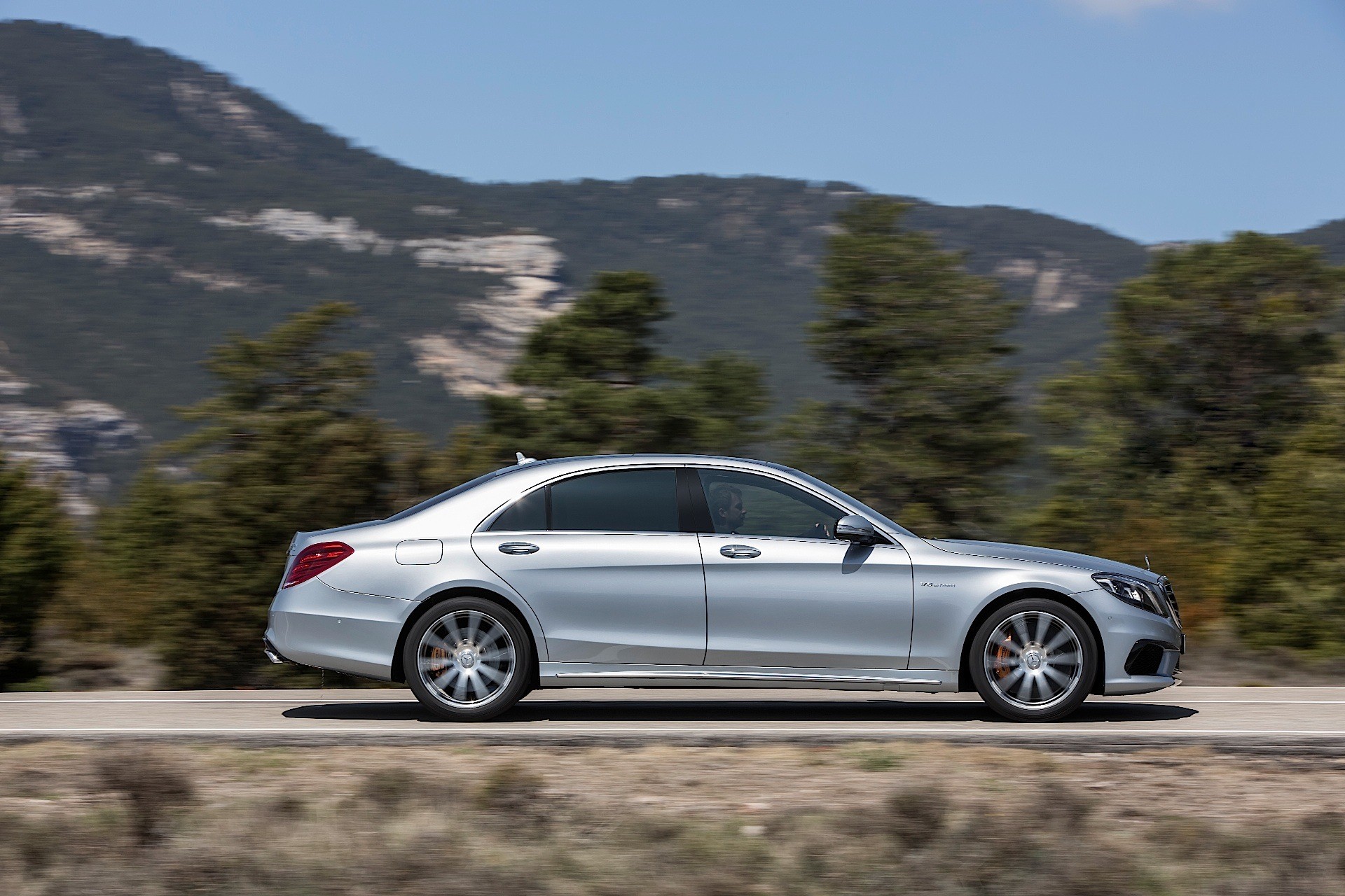 2014 Mercedes Benz S Class clocks 1,00,000 sales in 1 year