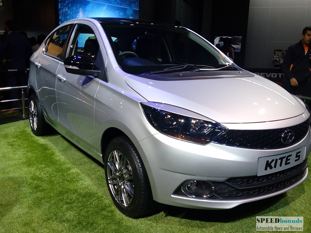 Tata Kite 5 side