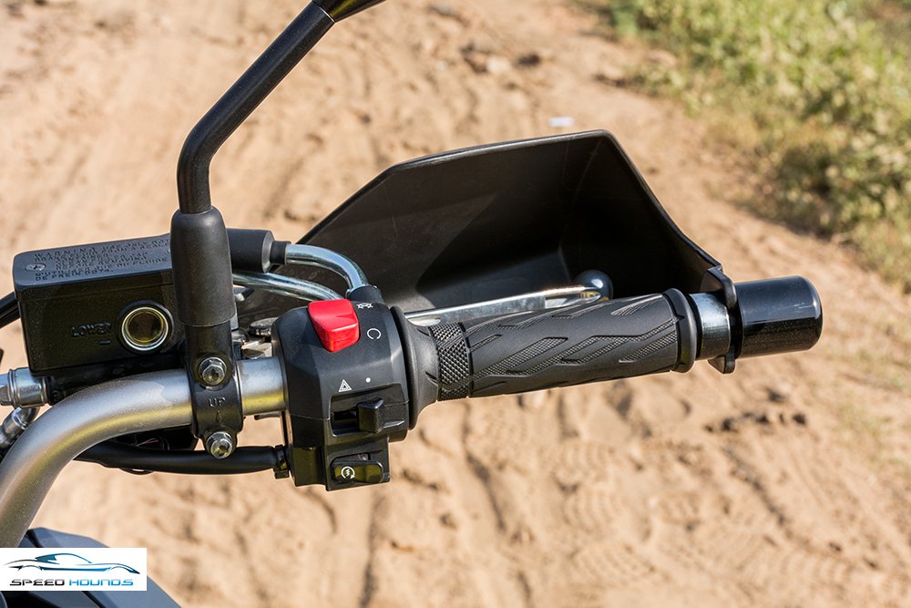 Suzuki Versys 650 XT ABS throttle