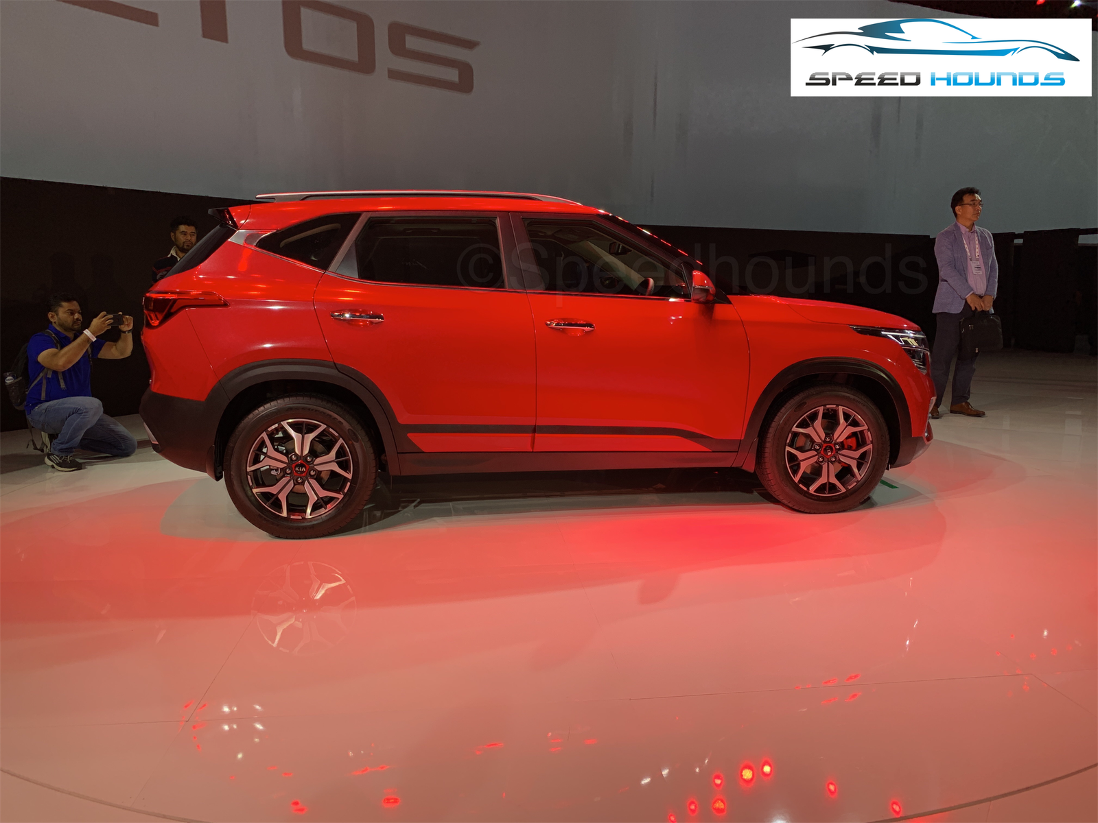 Kia Seltps SUV side