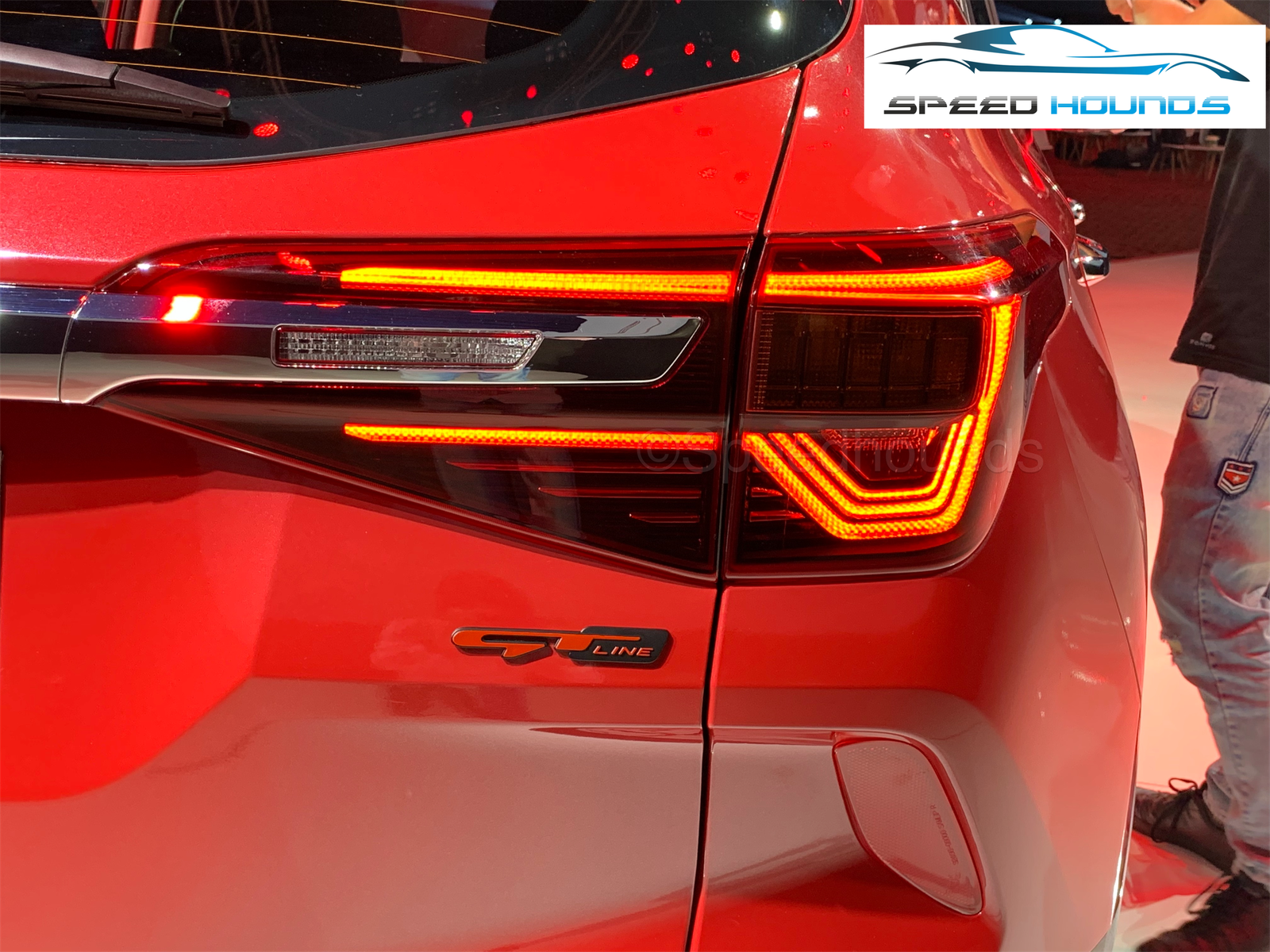 Kia Seltps SUV tail lamps