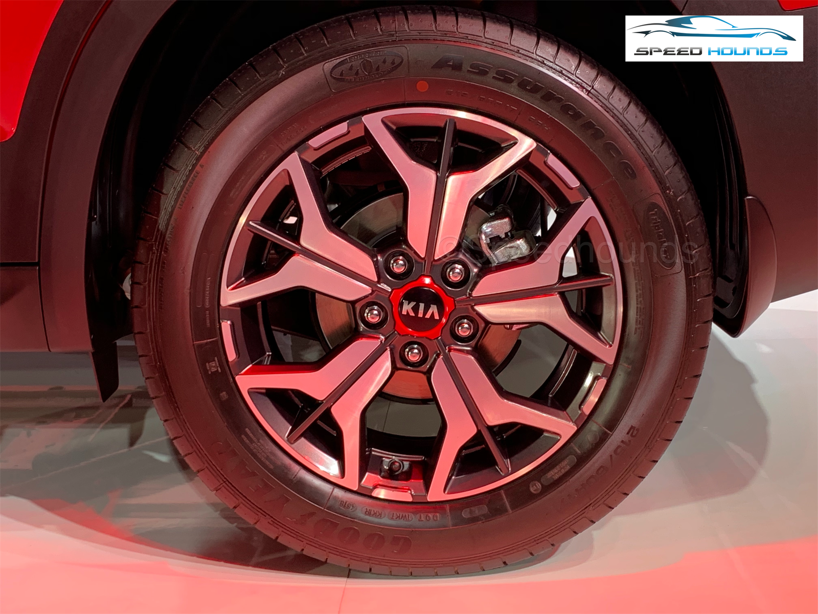 Kia Seltps SUV crystal alloys