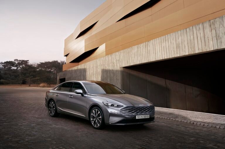 Kia K8 Sedan